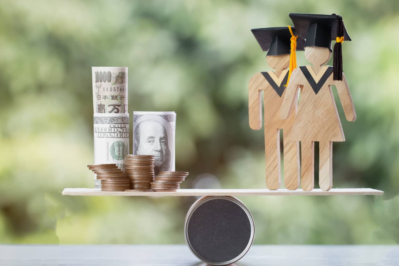 Upsides & Downsides of Student Loan Refinancing